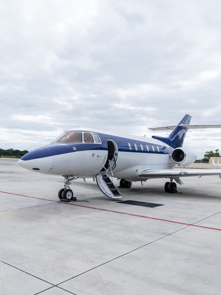 Hawker 750 2